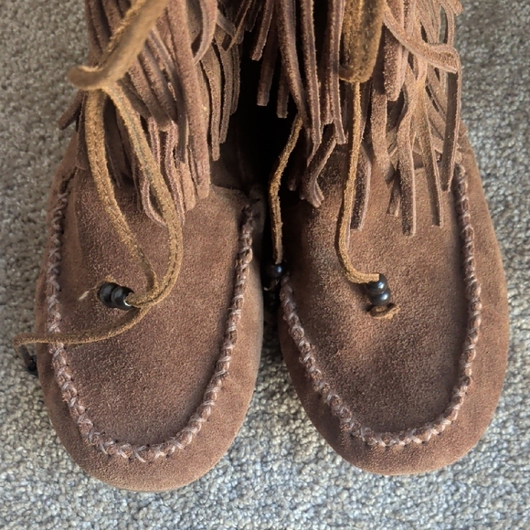 Minnetonka Brown Fringed Moccasin Boots - Picture 5 of 7